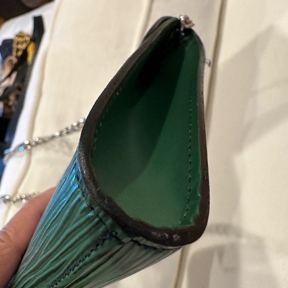 LOUIS VUITTON CLUTCH GREEN EPI 🌟AUTHENTIC 🌟 - Picture 4 of 15